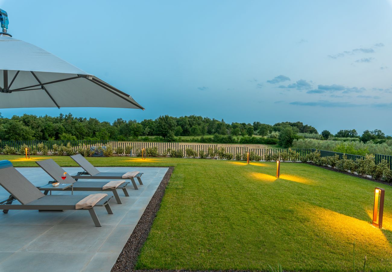 Villa a Višnjan - Villa Visignano near Poreč for 8 people with 49 m2 heated pool, wellness & sea view