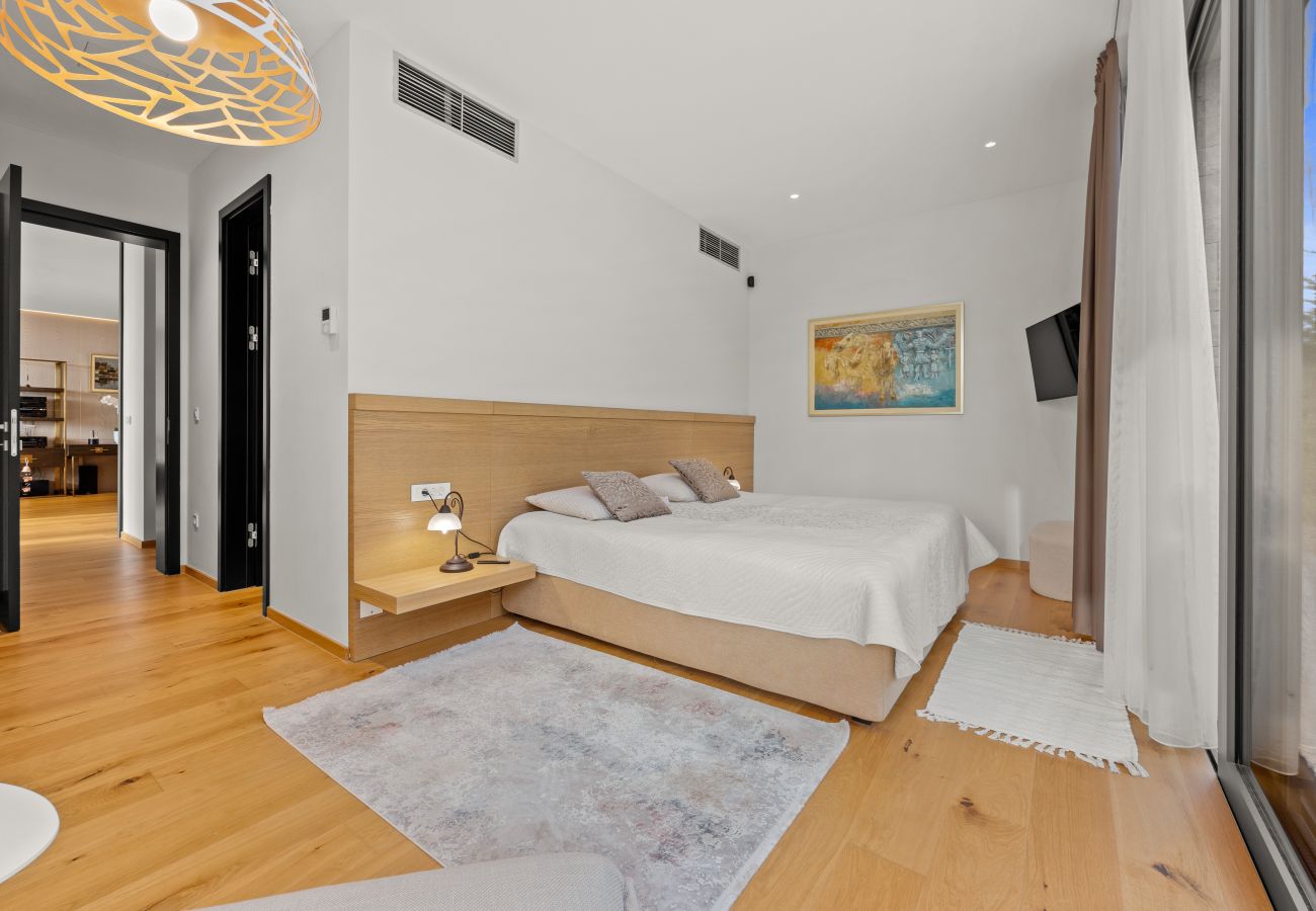 Villa a Brtonigla - Villa Miracle for 5 persons near Novigrad with wellness area, 50 m2 heated pool & sea view