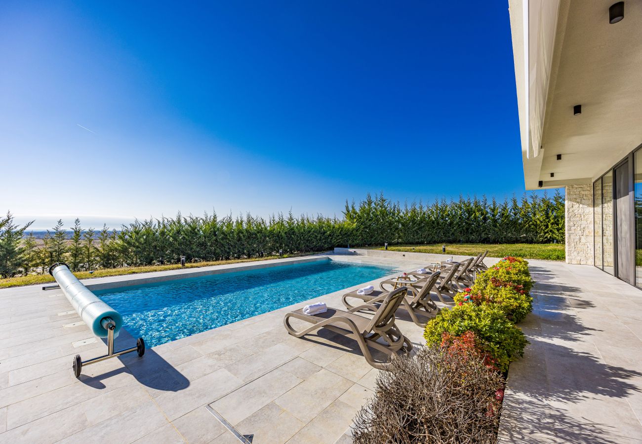 Villa a Brtonigla - Villa Miracle for 5 persons near Novigrad with wellness area, 50 m2 heated pool, sea view & kids playground