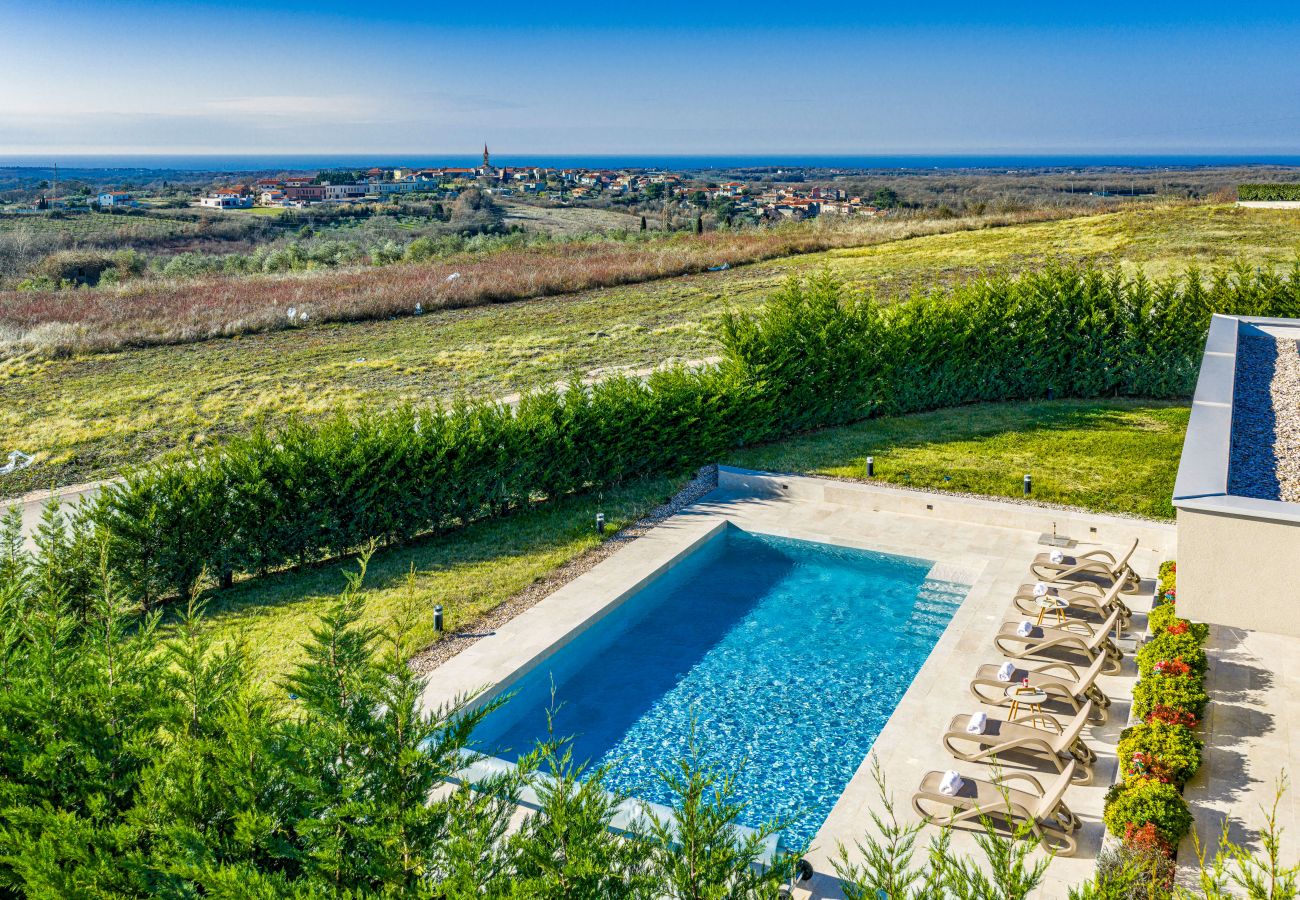 Villa a Brtonigla - Villa Miracle for 5 persons near Novigrad with wellness area, 50 m2 heated pool, sea view & kids playground