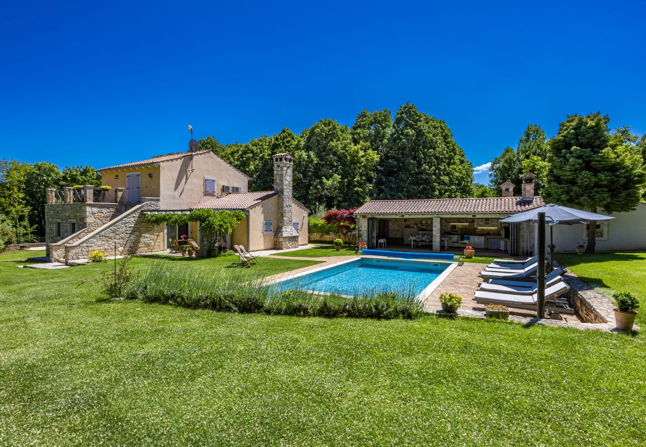 Villa a Prodol - Villa Lipa for 8 persons near Pula with 41 m2 heated pool, beautiful garden, sauna & kids playground