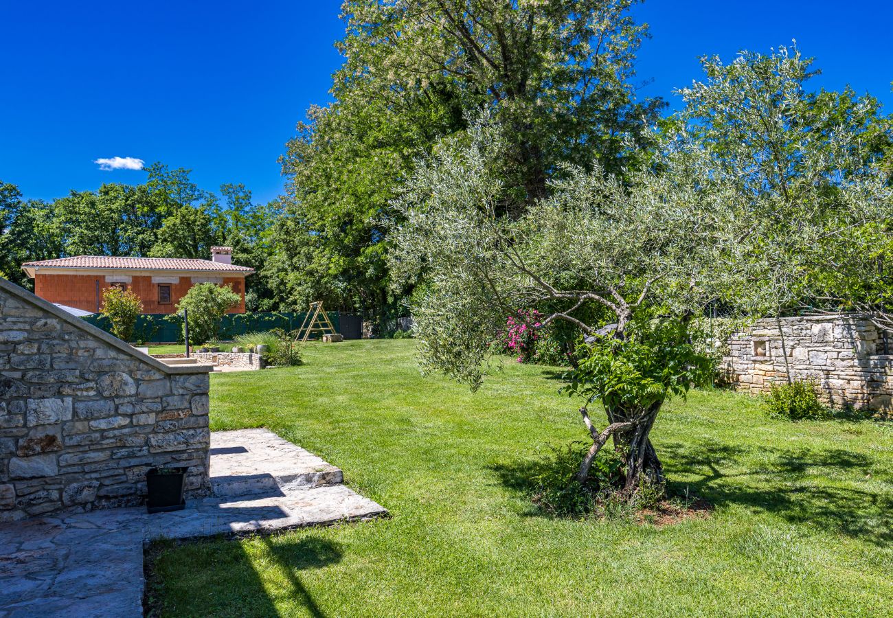 Villa a Prodol - Villa Lipa for 8 persons near Pula with 41 m2 heated pool, beautiful garden, sauna & kids playground