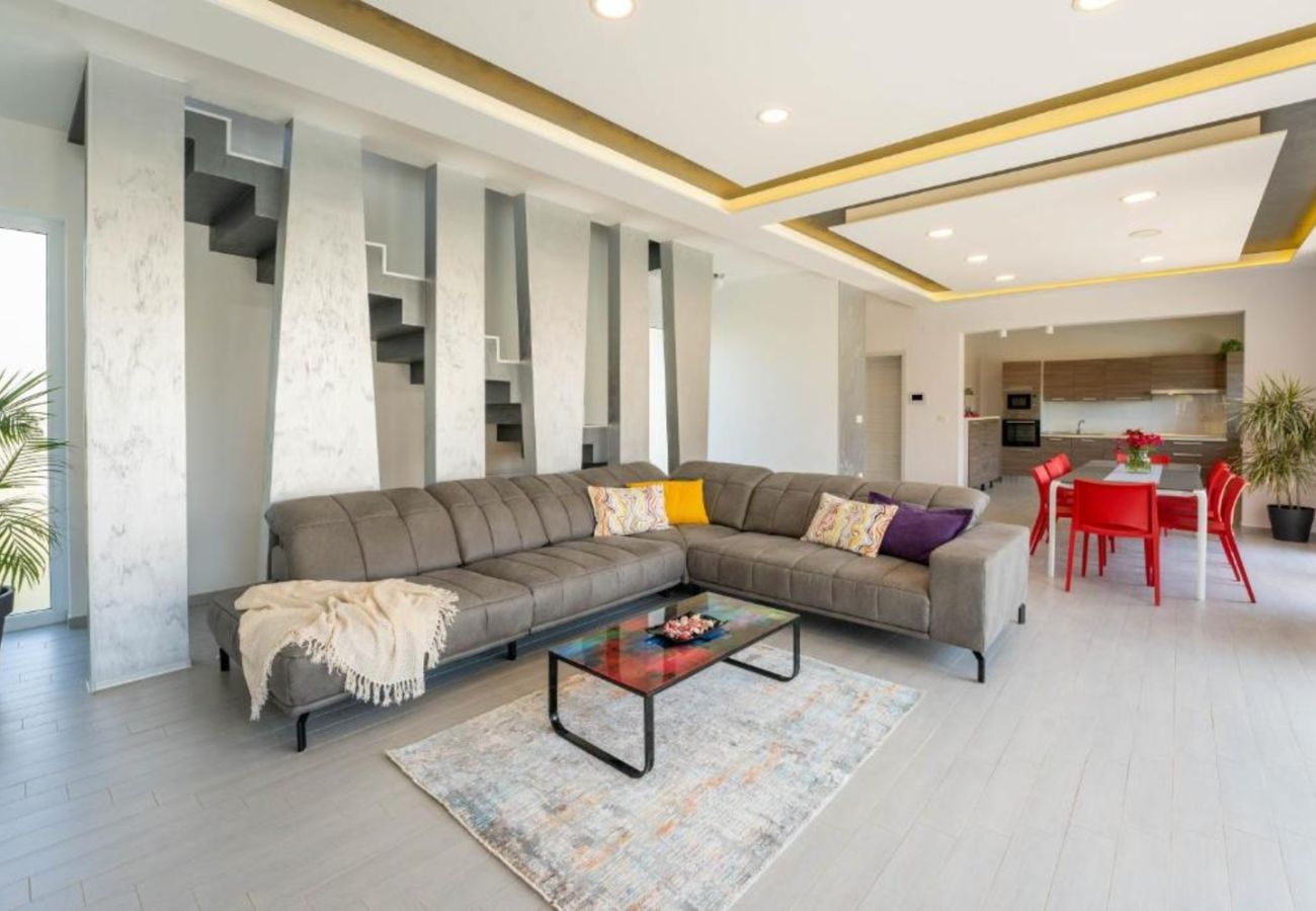 Villa a Medulin - Villa Chillax in Medulin for 10 people with 47 m2 private pool, jacuzzi & sea view - only 400 meters from beach