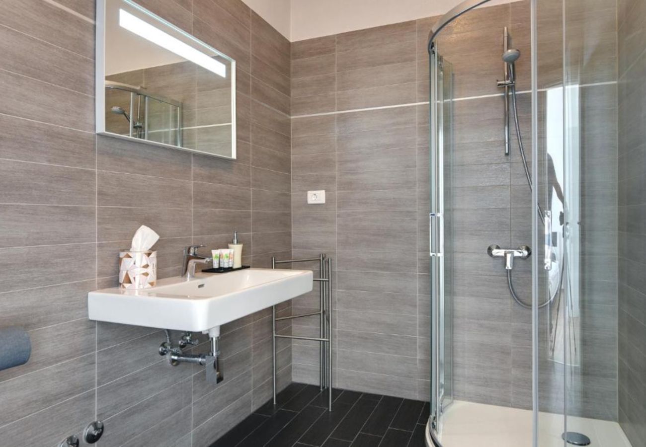 Villa a Medulin - Villa Chillax in Medulin for 10 people with 47 m2 private pool, jacuzzi & sea view - only 400 meters from beach