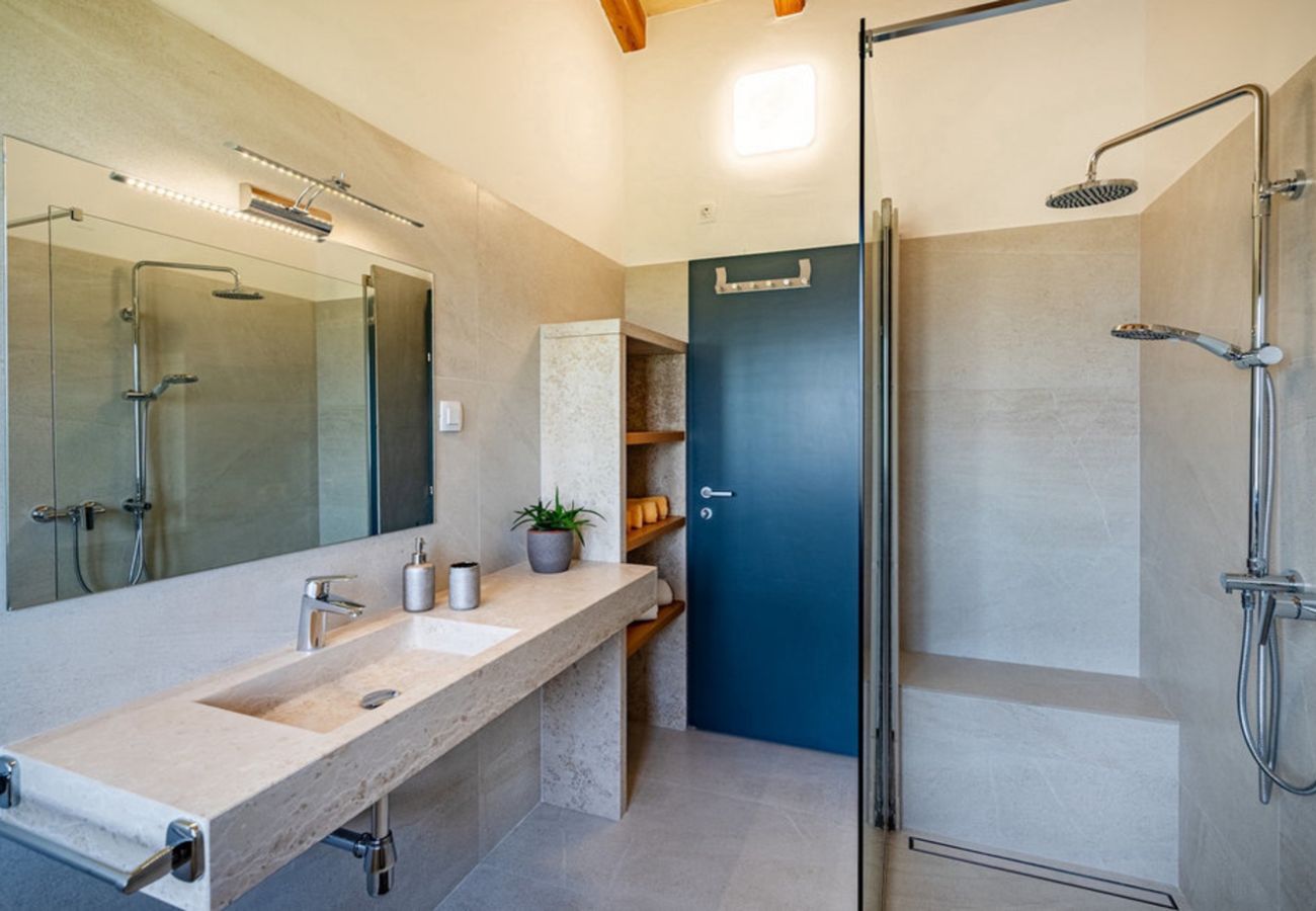 Villa a Kašcerga - Villa Padova for 12 persons near Motovun with 84 m2 infinity pool with panoramic view & beautiful garden