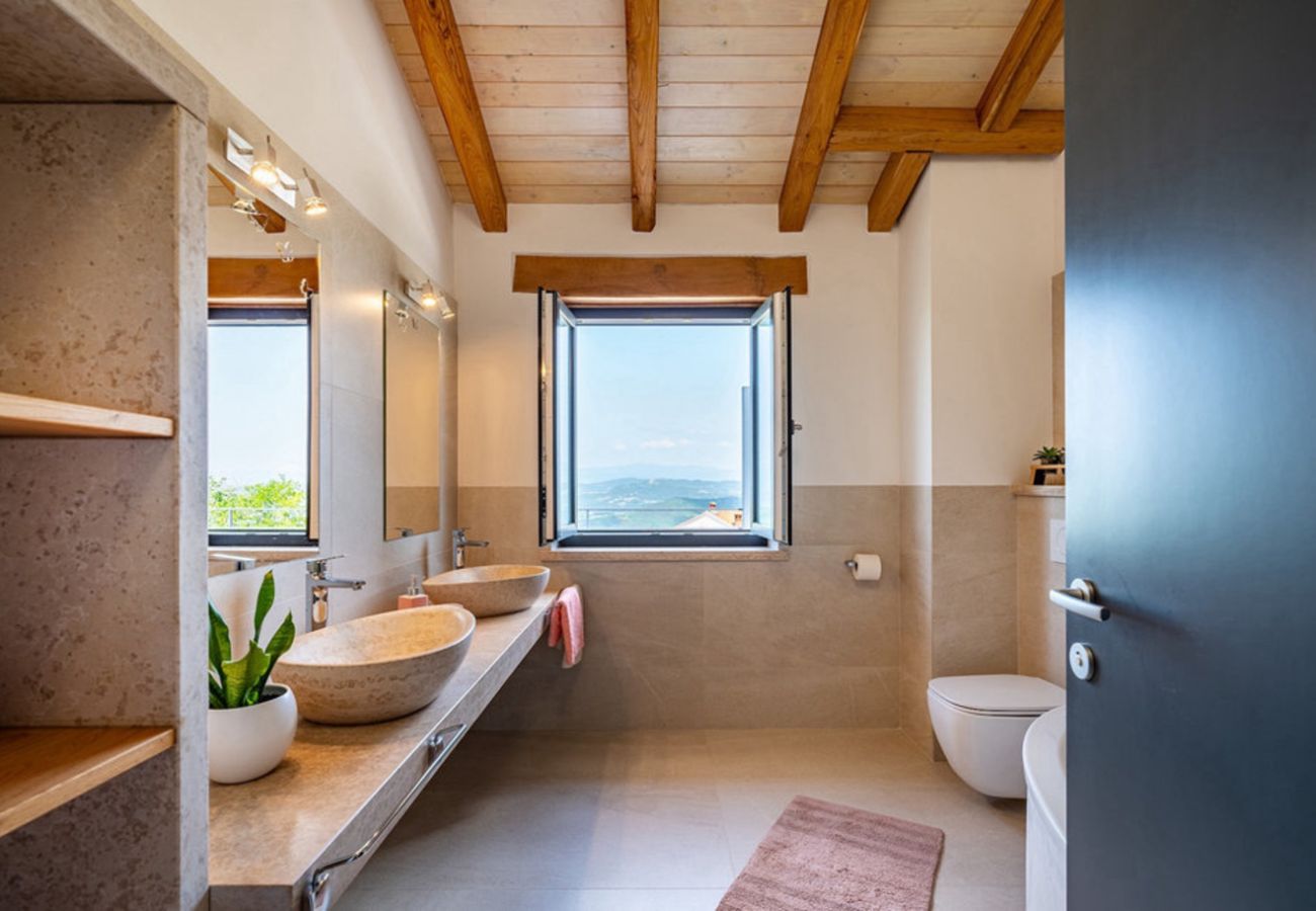 Villa a Kašcerga - Villa Padova for 12 persons near Motovun with 84 m2 infinity pool with panoramic view & beautiful garden