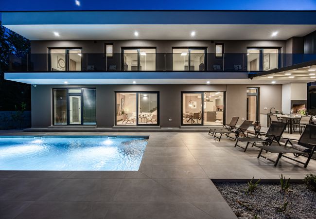 Villa a Ližnjan - Casa Carla near Medulin for 10 persons with 48 m2 heated pool and beautiful sea view - pet friendly