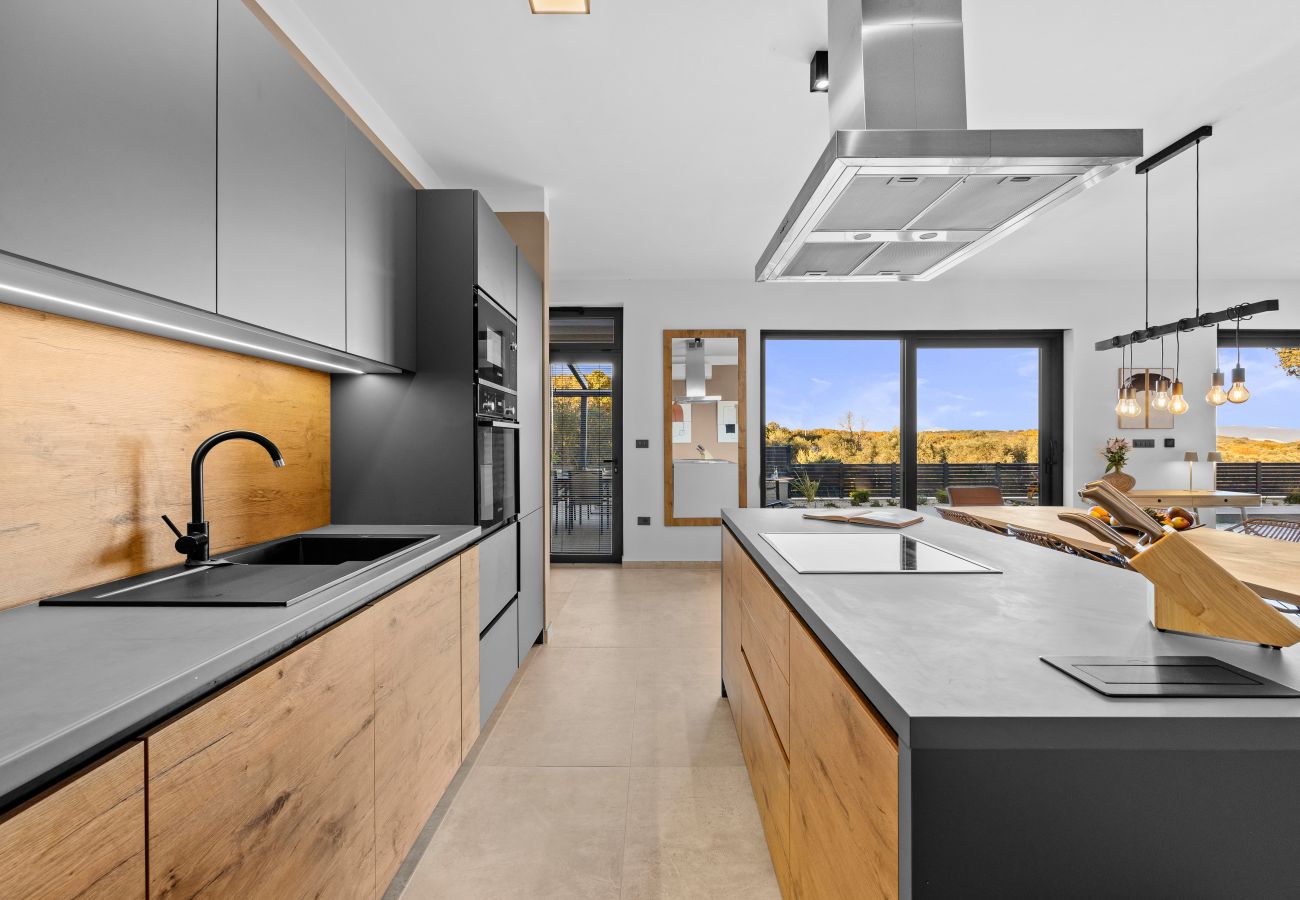 Villa a Ližnjan - Casa Carla near Medulin for 10 persons with 48 m2 heated pool and beautiful sea view - pet friendly