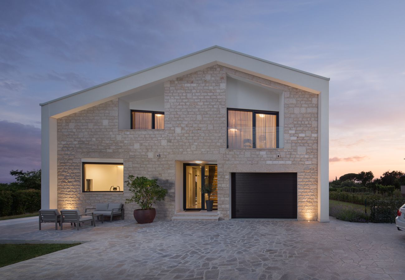 Villa a Brnobici - Villa Mariva for 8 persons near Poreč with 44 m2 heated pool, sea view, fitness & kids playground