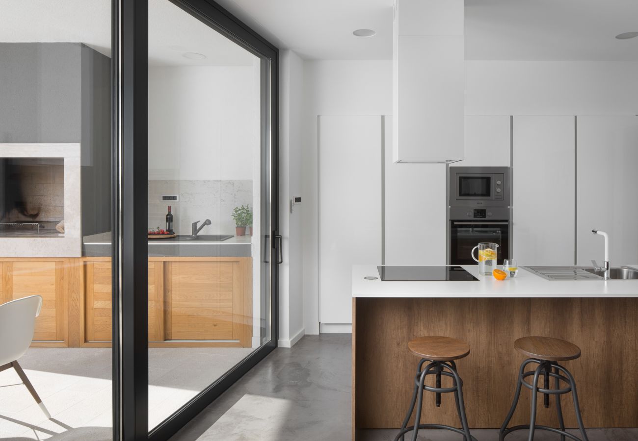 Villa a Brnobici - Villa Mariva for 8 persons near Poreč with 44 m2 heated pool, sea view, fitness & kids playground