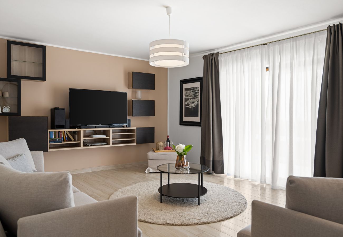 Villa a Valentici - Villa Gambin near Poreč for 8 persons with private 36 m2 pool, whirlpool, kids playground & sea view