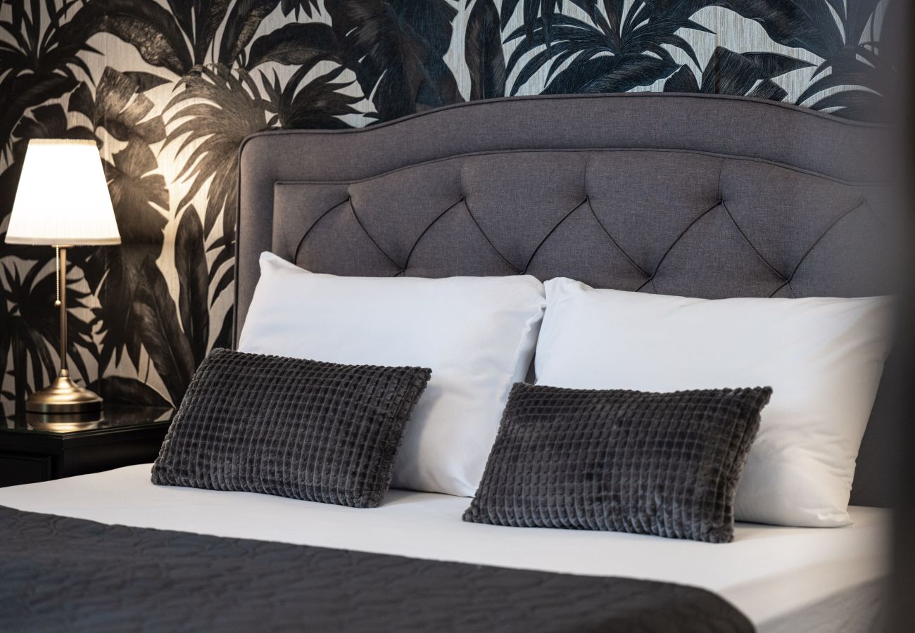 Villa a Valentici - Villa Gambin near Poreč for 8 persons with private 36 m2 pool, whirlpool, kids playground & sea view