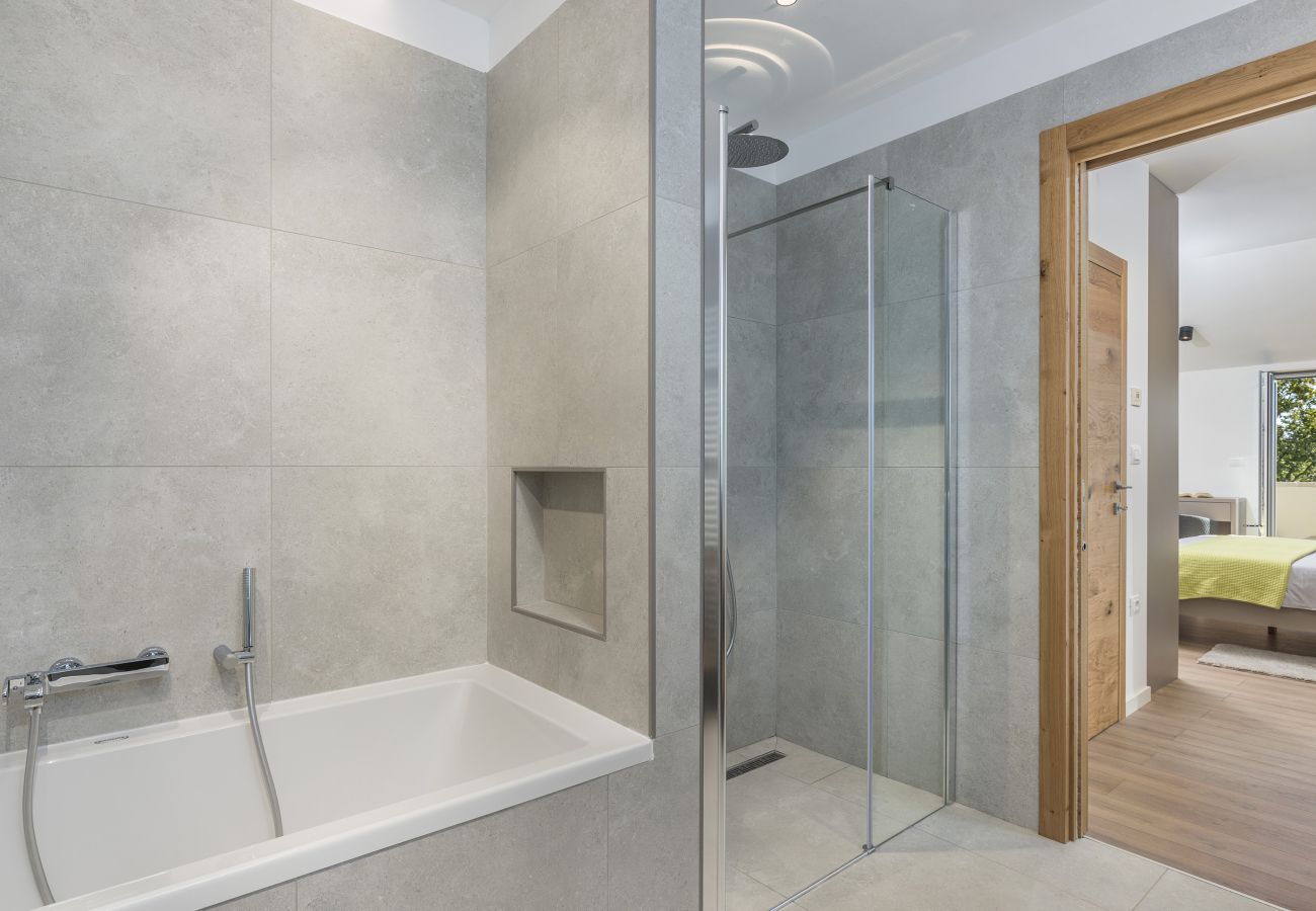 Villa a Mali Golji - Villa Aurelia near Labin for 9 persons with heated 60 m2 pool, wellness & kids playground