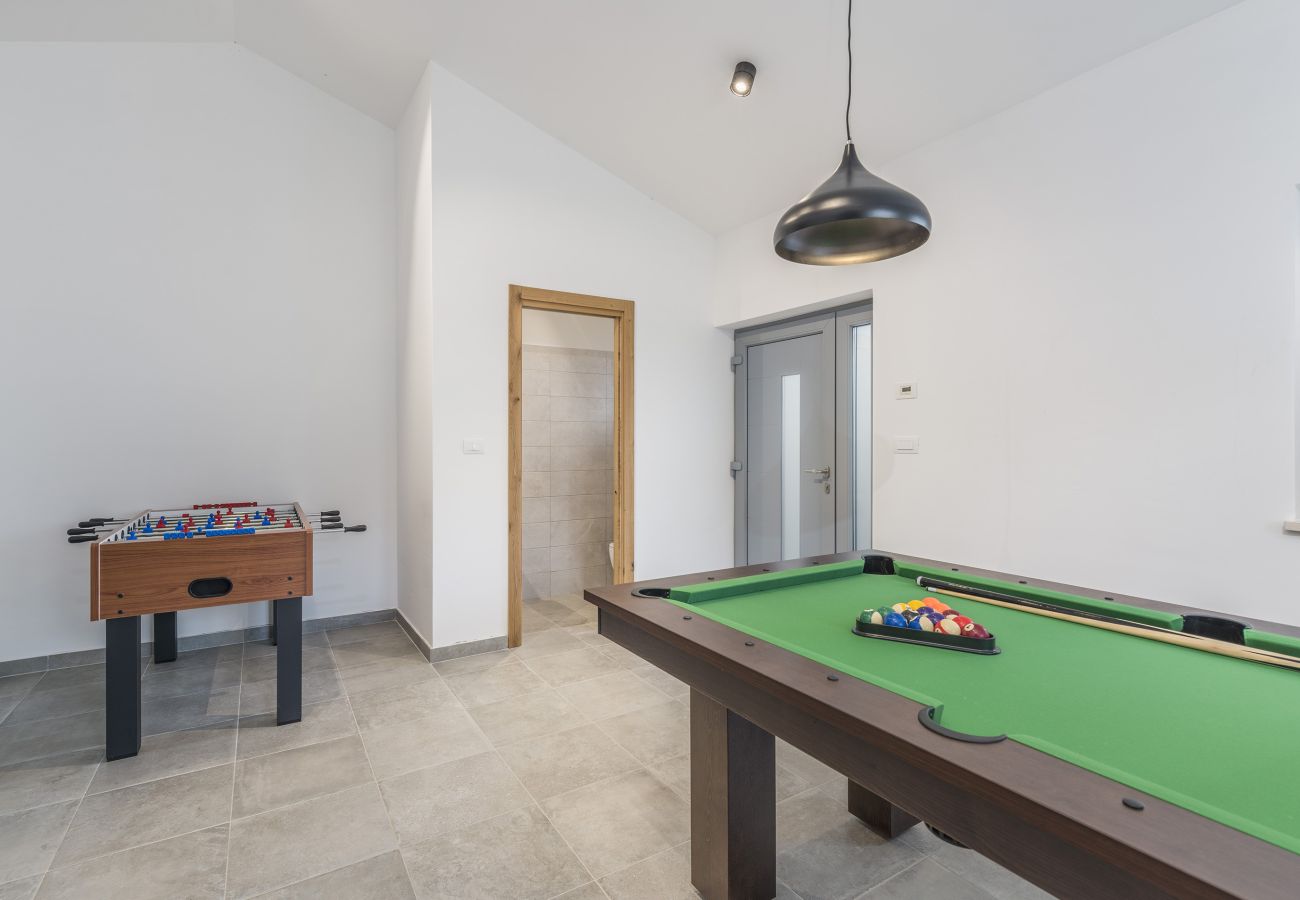 Villa a Mali Golji - Villa Aurelia near Labin for 9 persons with heated 60 m2 pool, wellness & kids playground