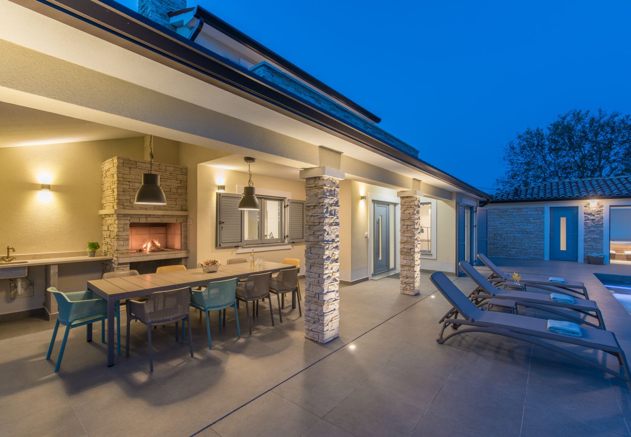 Villa a Mali Golji - Villa Aurelia near Labin for 9 persons with heated 60 m2 pool, wellness & kids playground