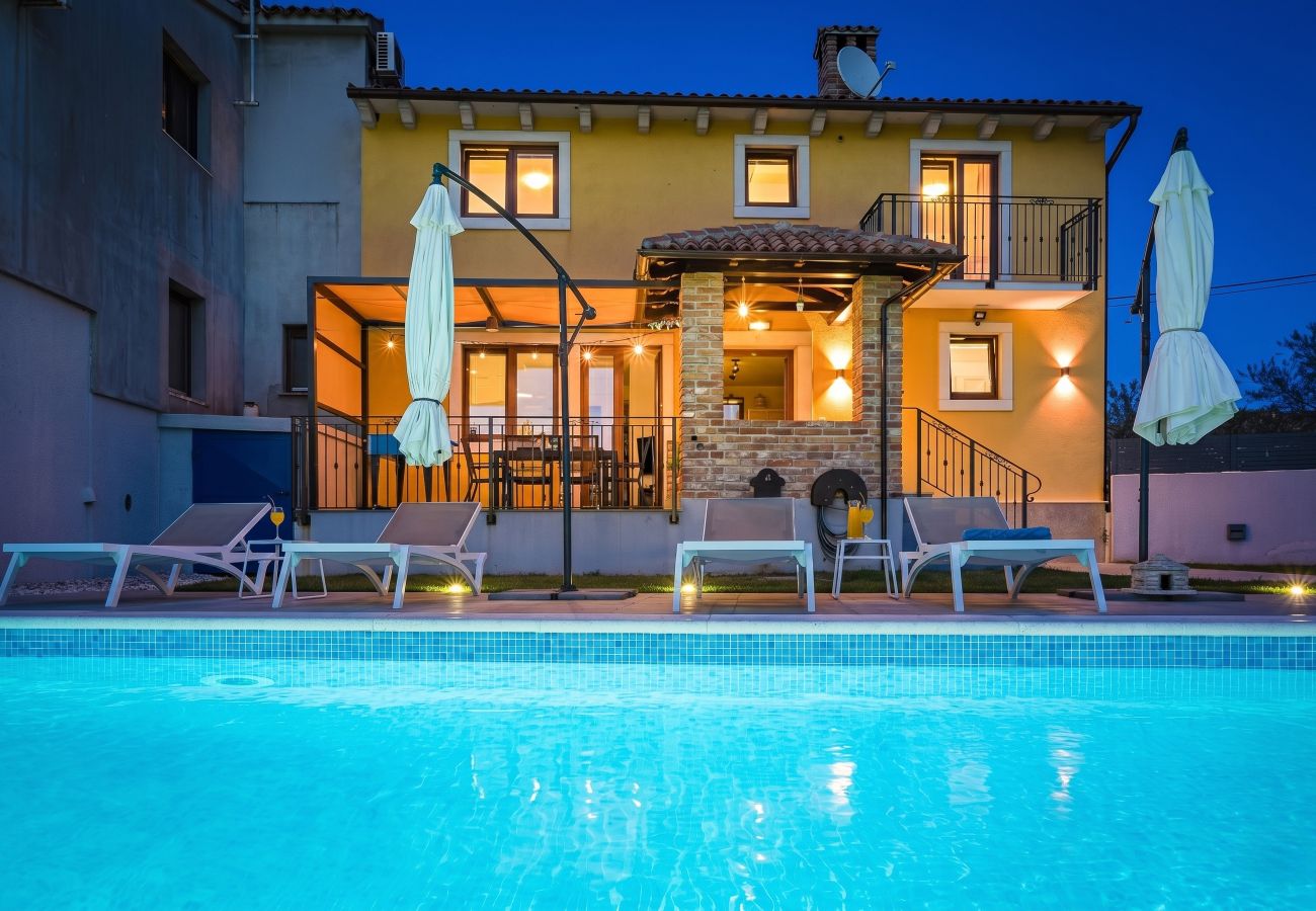 Villa a Jadreški - Villa Tramontana near Pula for 6 persons with 30m2 private pool 