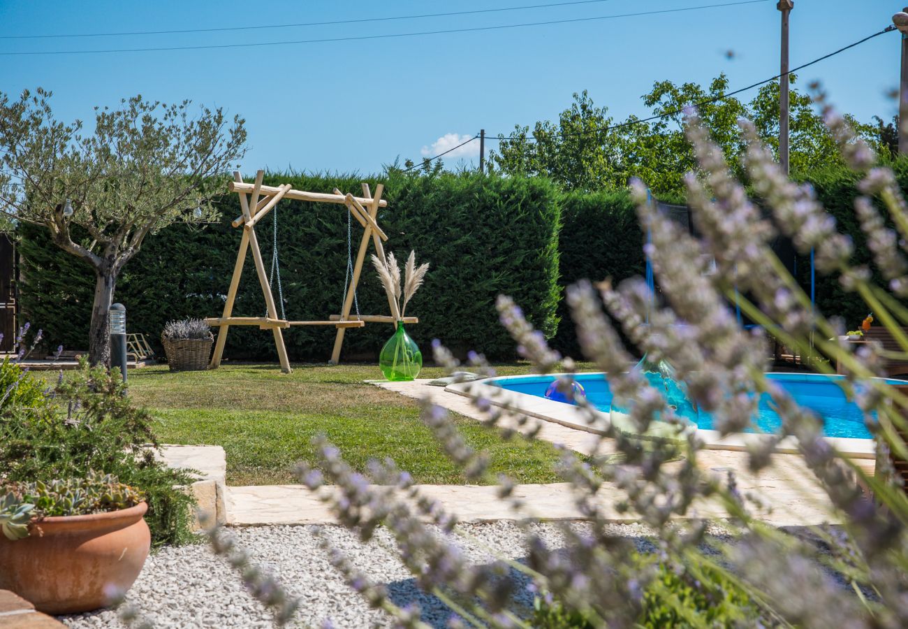 Villa a Cerion - Villa Nonni in Central Istria for 4 persons with 32 m2 private pool, jacuzzi, free bikes & kids playground