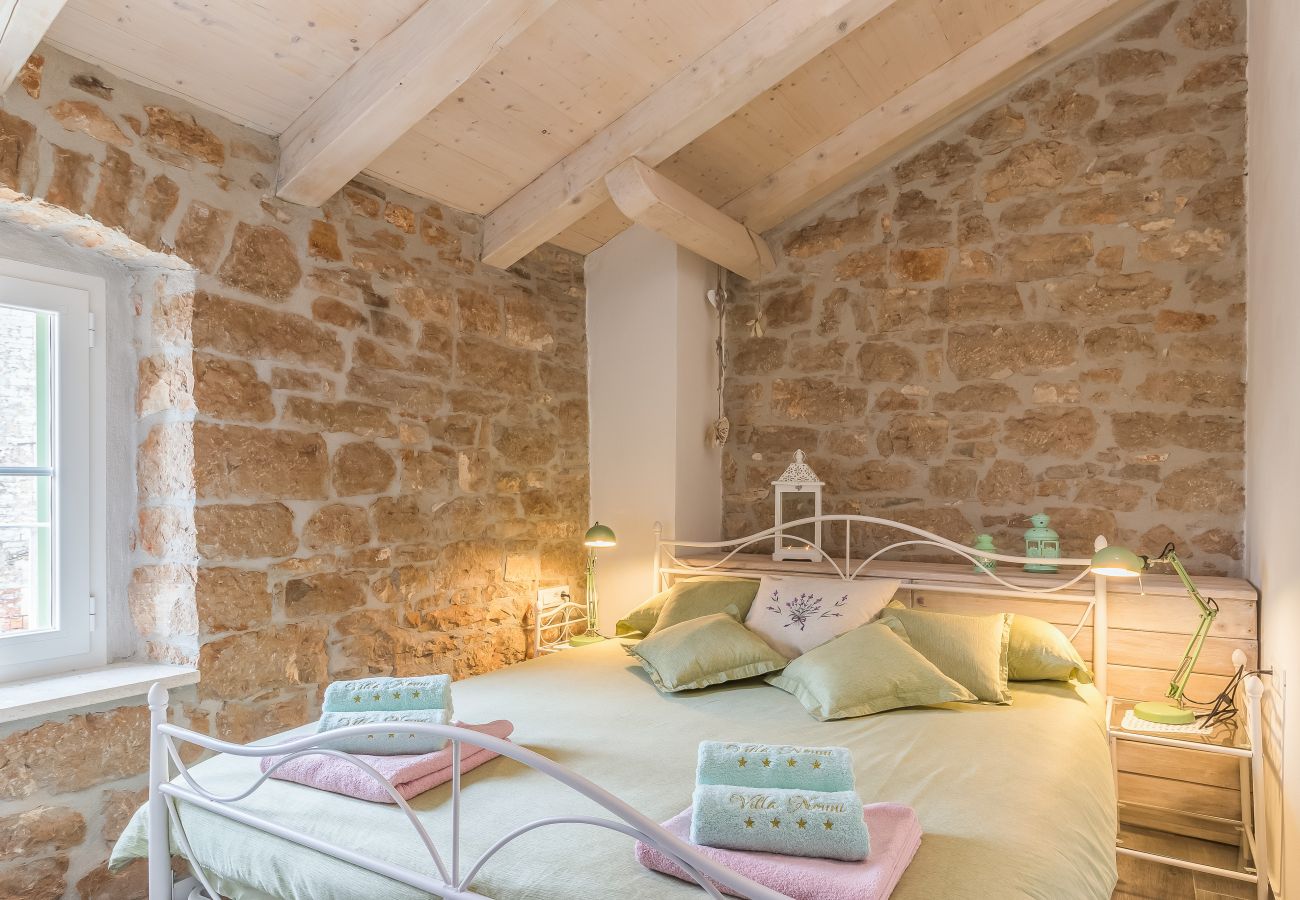 Villa a Cerion - Villa Nonni in Central Istria for 4 persons with 32 m2 private pool, jacuzzi, free bikes & kids playground