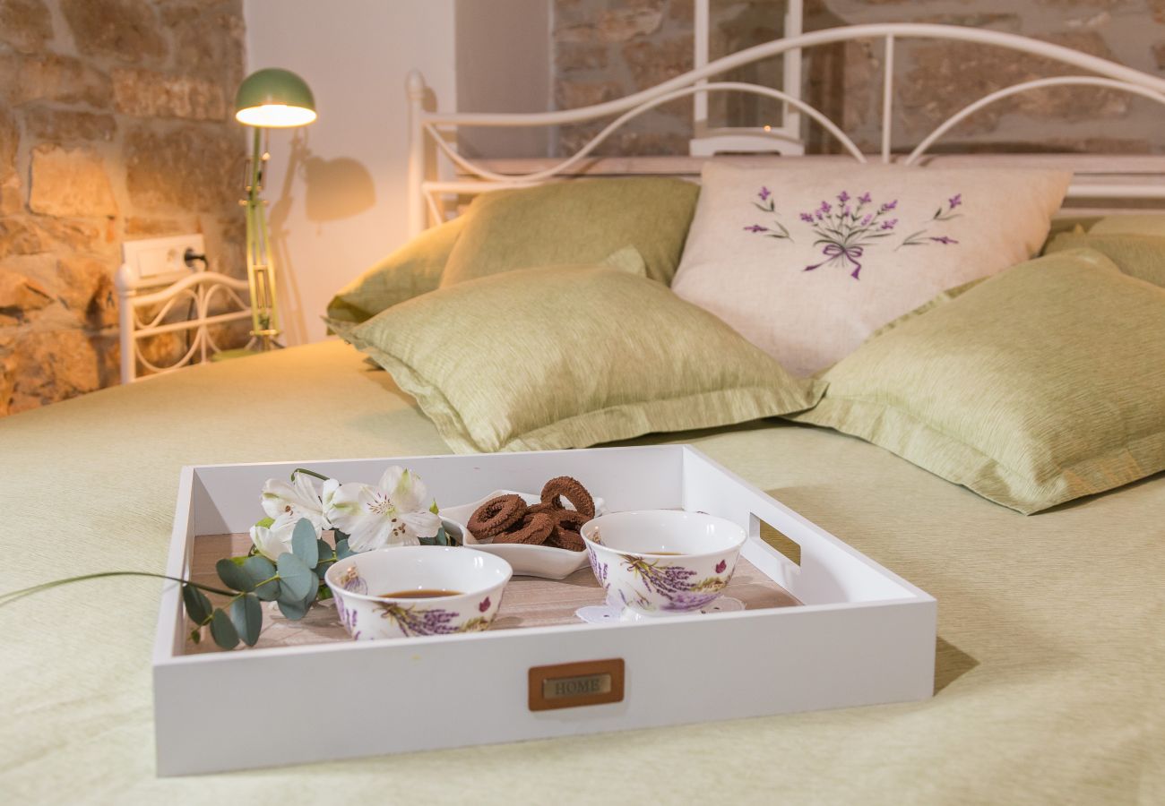 Villa a Cerion - Villa Nonni in Central Istria for 4 persons with 32 m2 private pool, jacuzzi, free bikes & kids playground