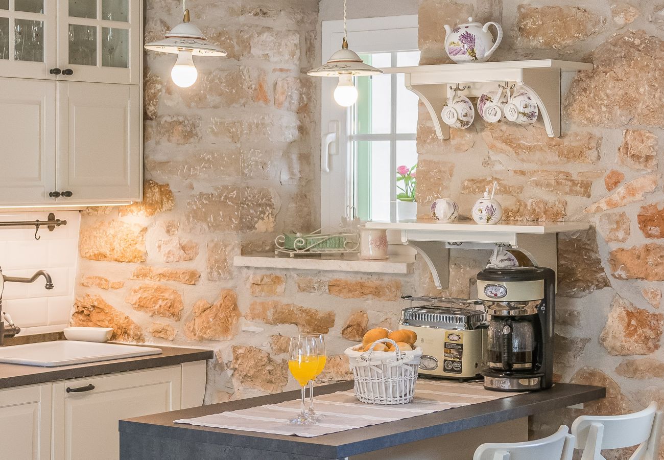 Villa a Cerion - Villa Nonni in Central Istria for 4 persons with 32 m2 private pool, jacuzzi, free bikes & kids playground