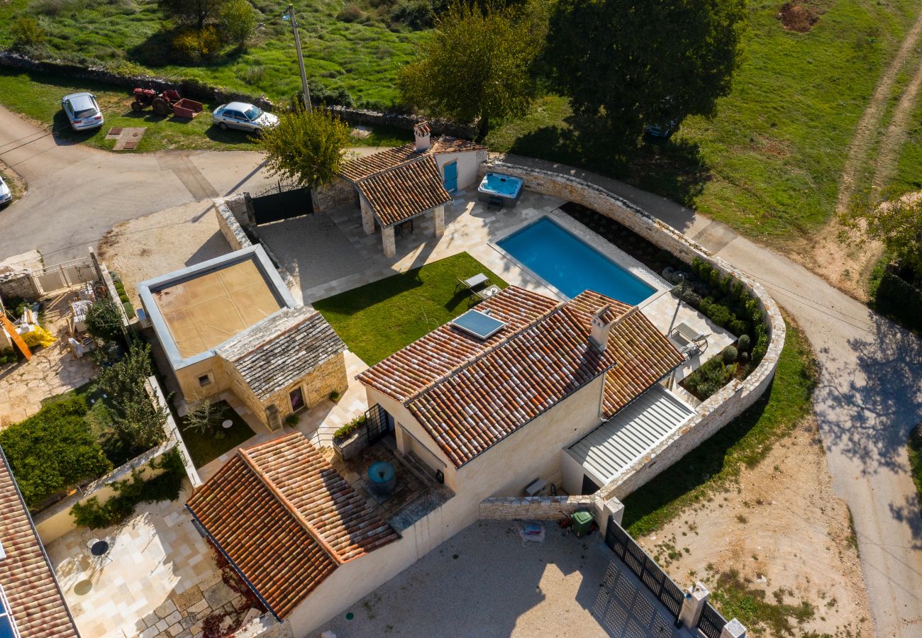 Villa a Kurili - Charming Villa Spirit of Istria near Rovinj for 6 persons with 32 m2 private pool & jacuzzi