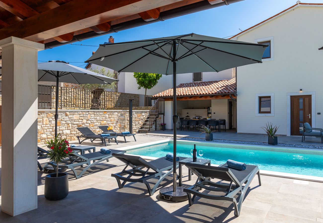 Villa a Valtura - Villa Sirola near Pula for 8 persons with 36 m2 private pool & kids activities