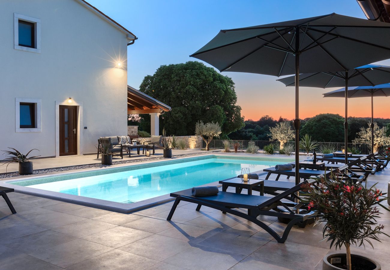 Villa a Valtura - Villa Sirola near Pula for 8 persons with 36 m2 private pool & kids activities