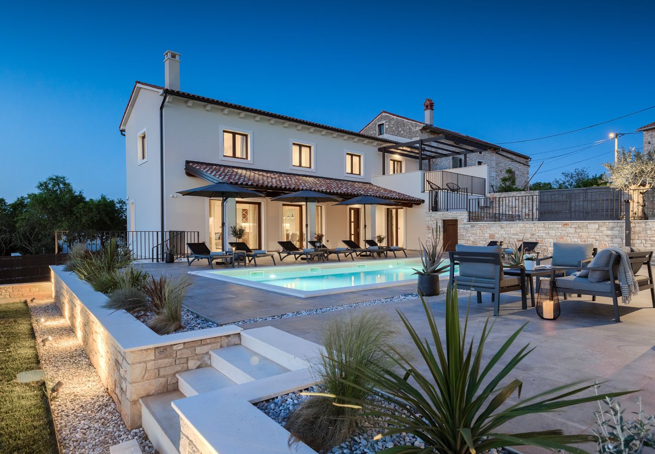 Villa a Valtura - Villa Sirola near Pula for 8 persons with 36 m2 private pool & kids activities