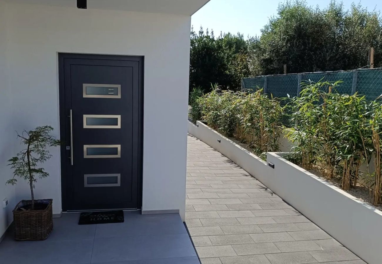 Villa a Pomer - Villa Pergosa near Medulin for 8 persons with 38 m2 pool, sea view - only 200 meters from beach