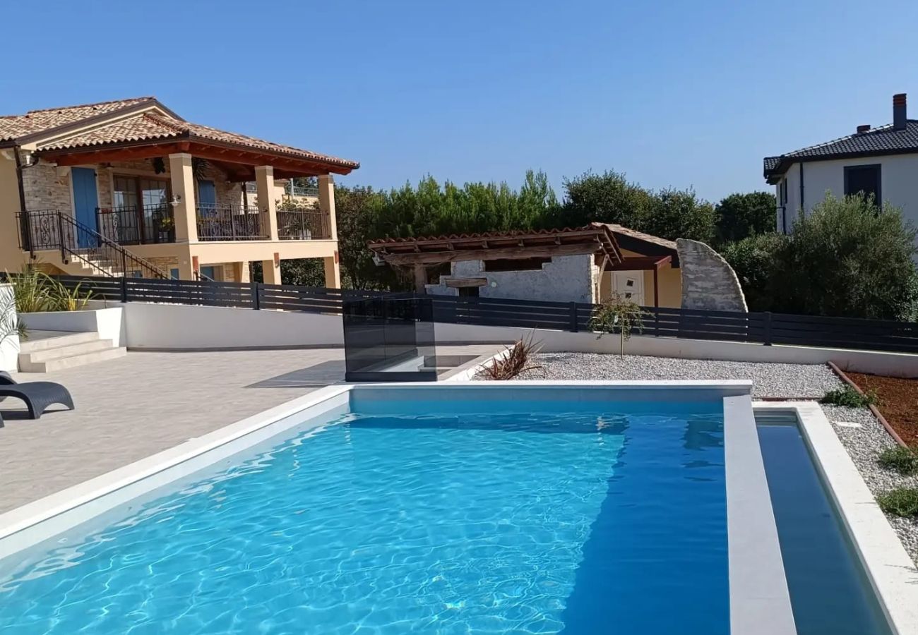 Villa a Pomer - Villa Pergosa near Medulin for 8 persons with 38 m2 pool, sea view - only 200 meters from beach