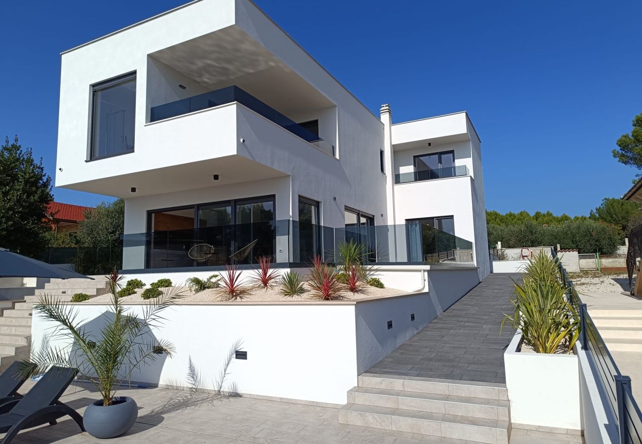 Villa a Pomer - Villa Pergosa near Medulin for 8 persons with 38 m2 pool, sea view - only 200 meters from beach