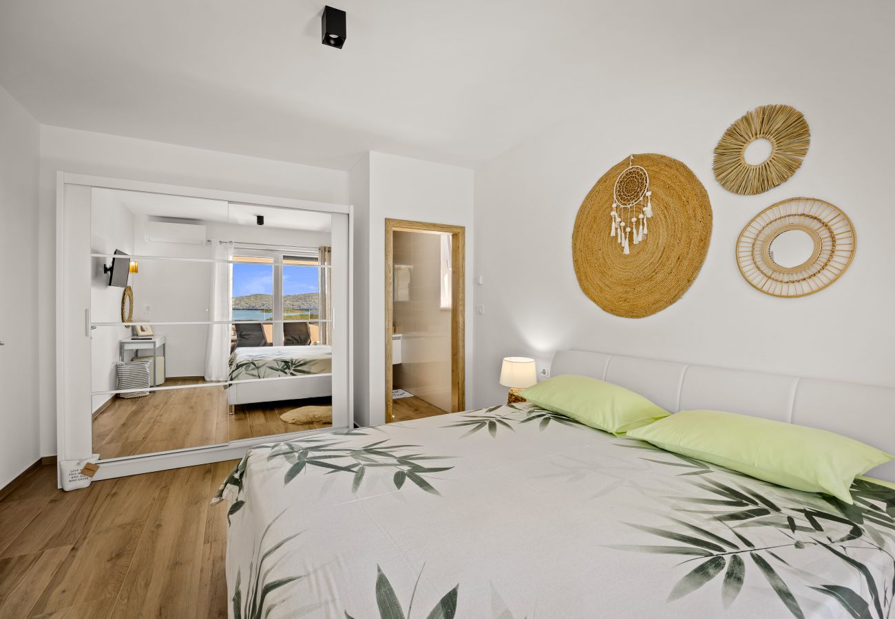 Villa a Pomer - Villa Pergosa near Medulin for 8 persons with 38 m2 pool, sea view - only 200 meters from beach