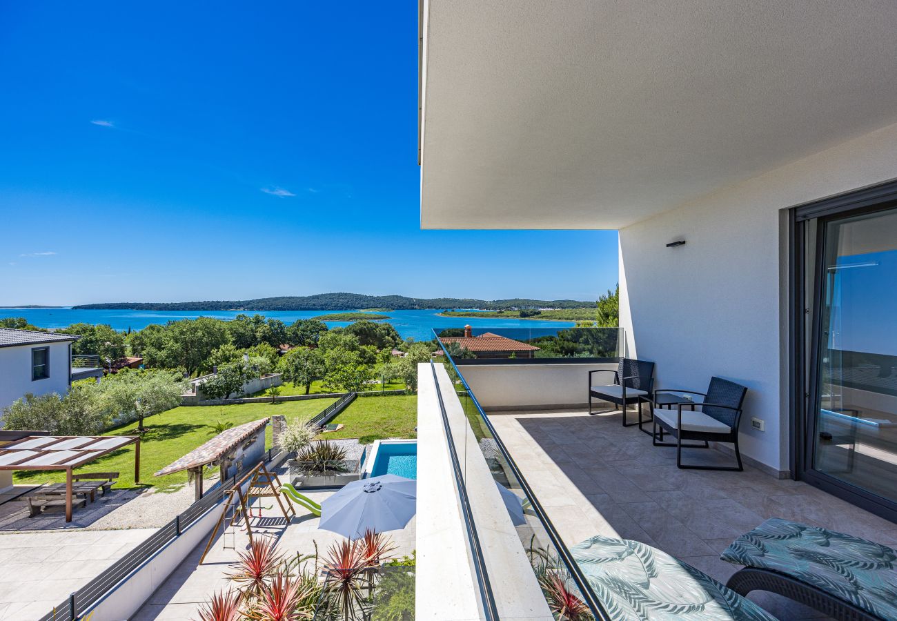 Villa a Pomer - Villa Pergosa near Medulin for 8 persons with 38 m2 pool, sea view - only 200 meters from beach