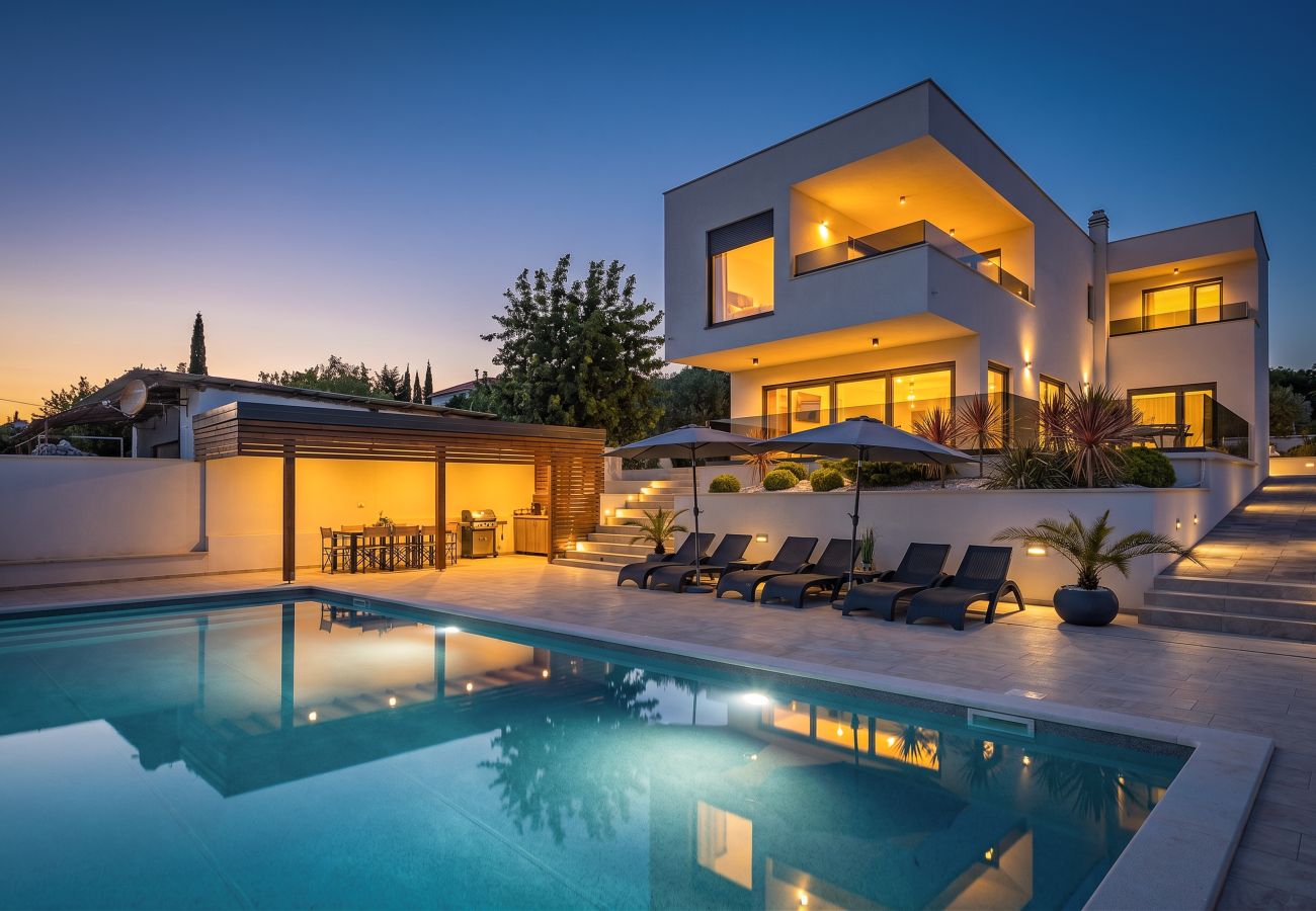 Villa a Pomer - Villa Pergosa near Medulin for 8 persons with 38 m2 pool, sea view - only 200 meters from beach