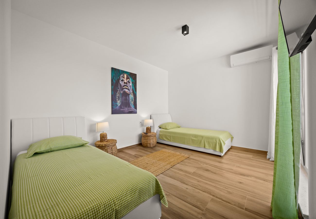 Villa a Pomer - Villa Pergosa near Medulin for 8 persons with 38 m2 pool, sea view - only 200 meters from beach