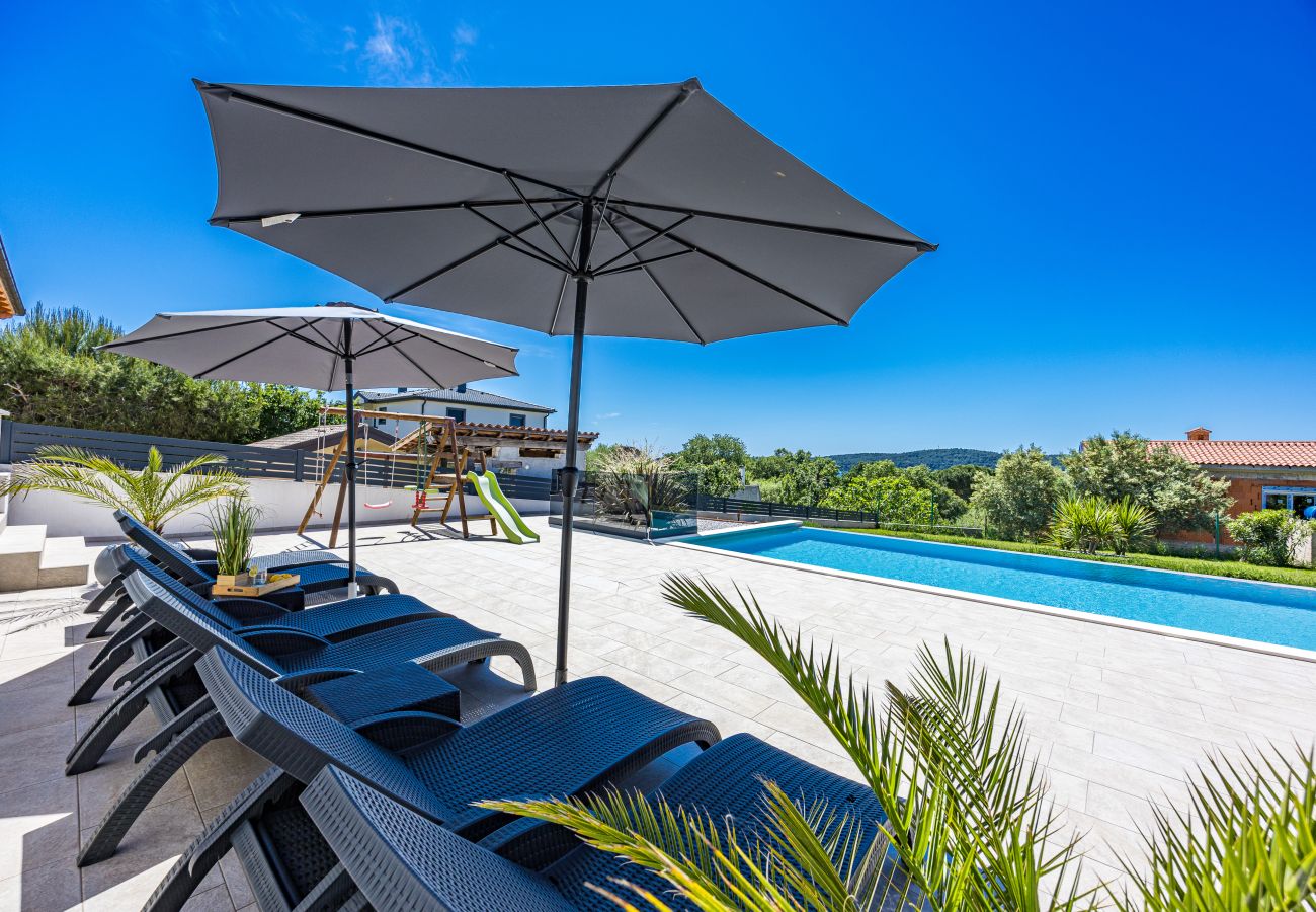Villa a Pomer - Villa Pergosa near Medulin for 8 persons with 38 m2 pool, sea view - only 200 meters from beach