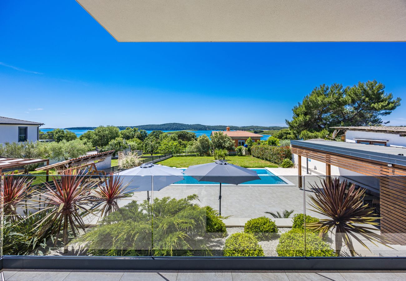 Villa a Pomer - Villa Pergosa near Medulin for 8 persons with 38 m2 pool, sea view - only 200 meters from beach