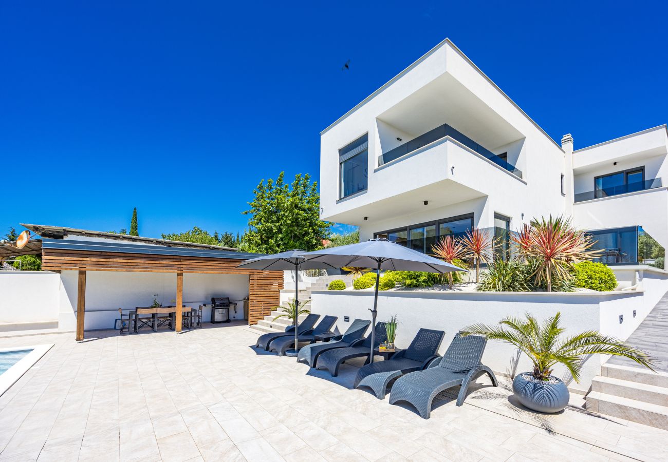 Villa a Pomer - Villa Pergosa near Medulin for 8 persons with 38 m2 pool, sea view - only 200 meters from beach