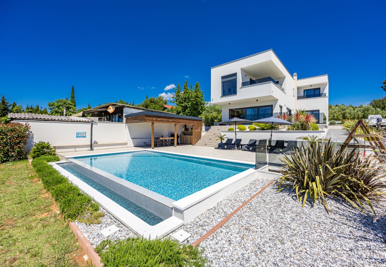 Villa a Pomer - Villa Pergosa near Medulin for 8 persons with 38 m2 pool, sea view - only 200 meters from beach