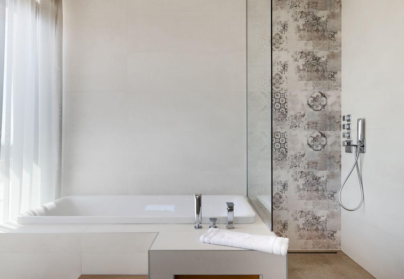 Villa a Vintijan - Luxury Villa PS Deluxe in Pula for 8 persons with 60 m2 heated pool, wellness & sea view