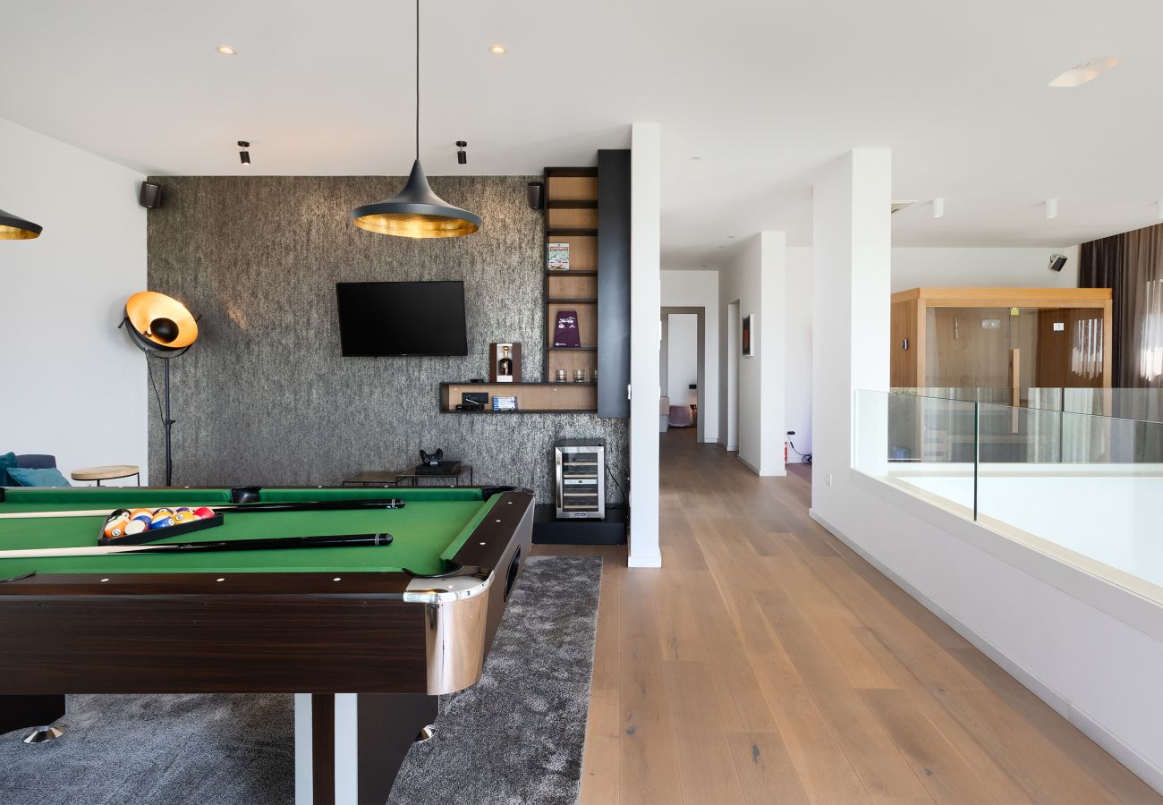 Villa a Vintijan - Luxury Villa PS Deluxe in Pula for 8 persons with 60 m2 heated pool, wellness & sea view