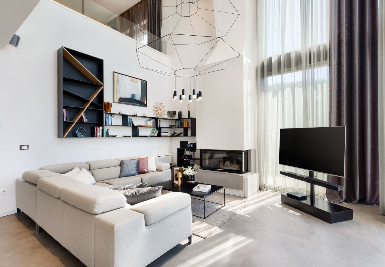 Villa a Vintijan - Luxury Villa PS Deluxe in Pula for 8 persons with 60 m2 heated pool, wellness & sea view