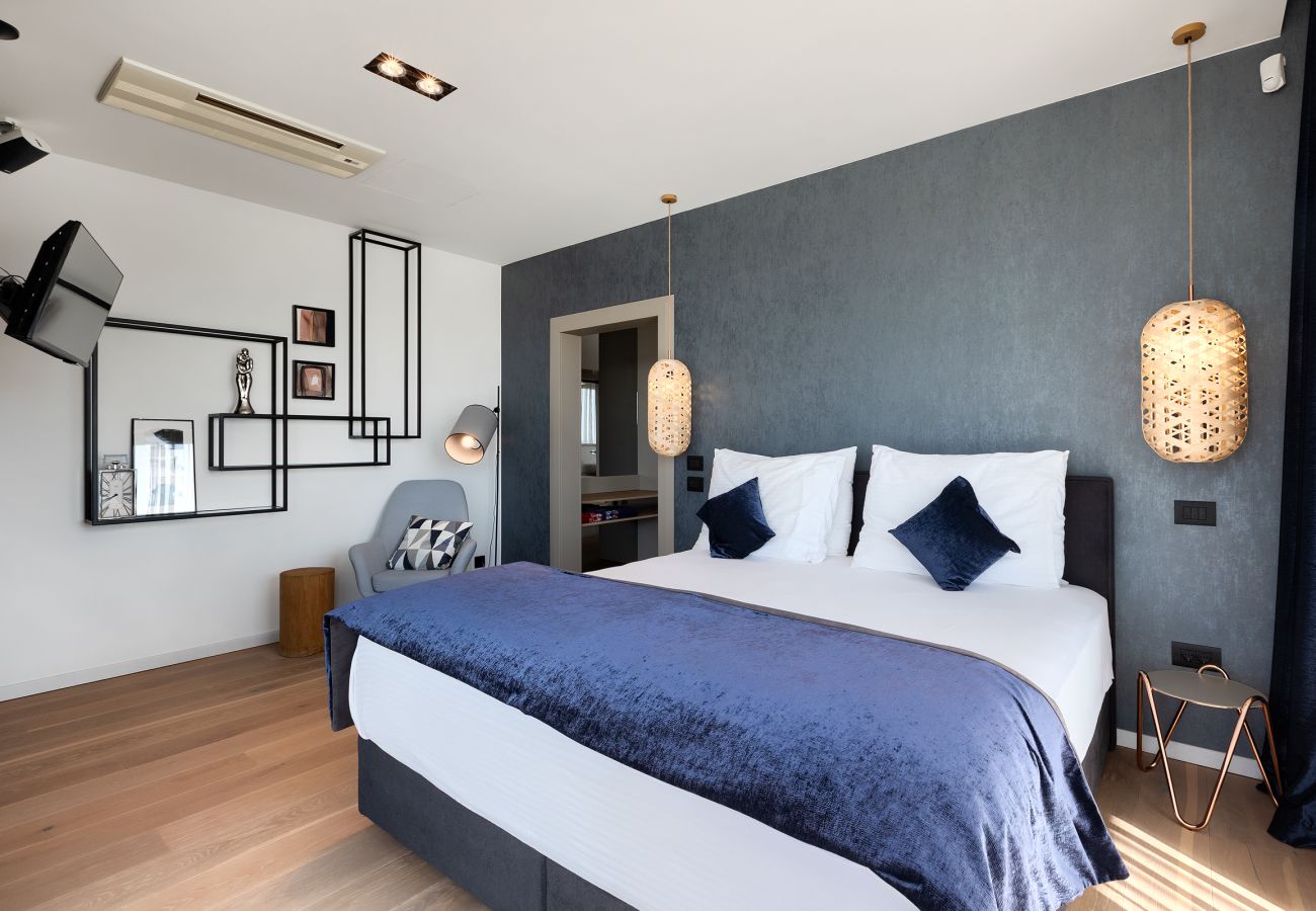 Villa a Vintijan - Luxury Villa PS Deluxe in Pula for 8 persons with 60 m2 heated pool, wellness & sea view