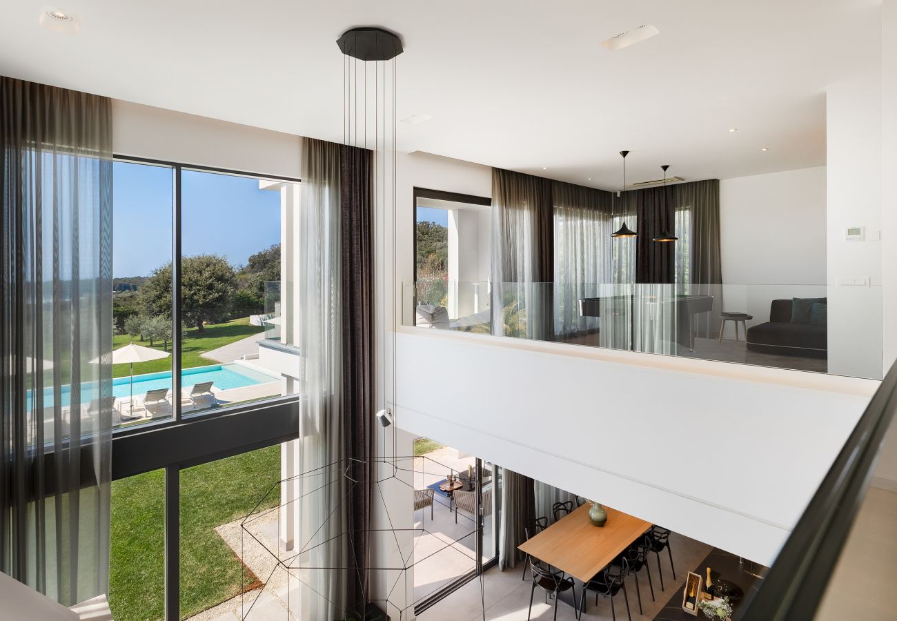 Villa a Vintijan - Luxury Villa PS Deluxe in Pula for 8 persons with 60 m2 heated pool, wellness & sea view