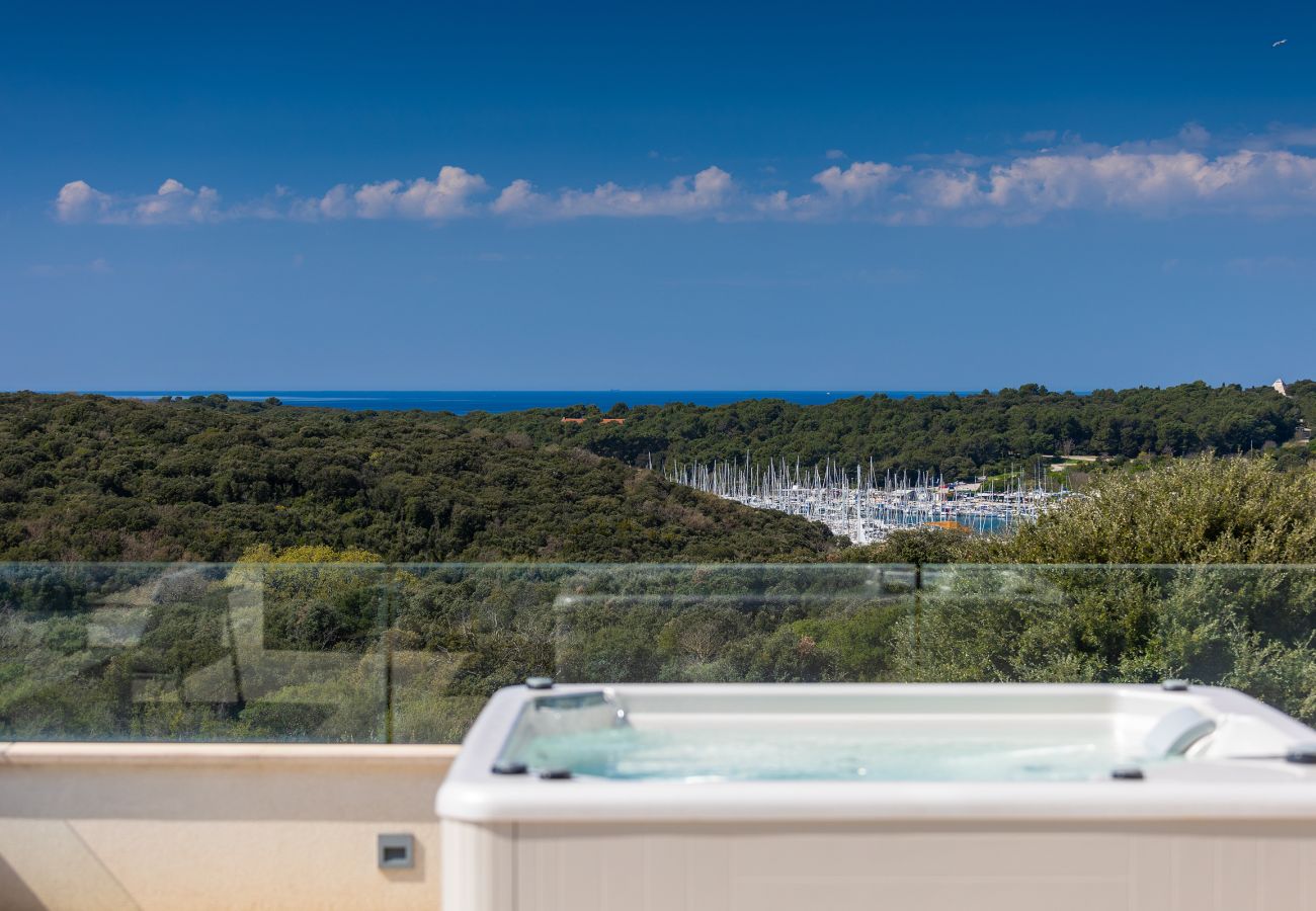 Villa a Vintijan - Luxury Villa PS Deluxe in Pula for 8 persons with 60 m2 heated pool, wellness & sea view
