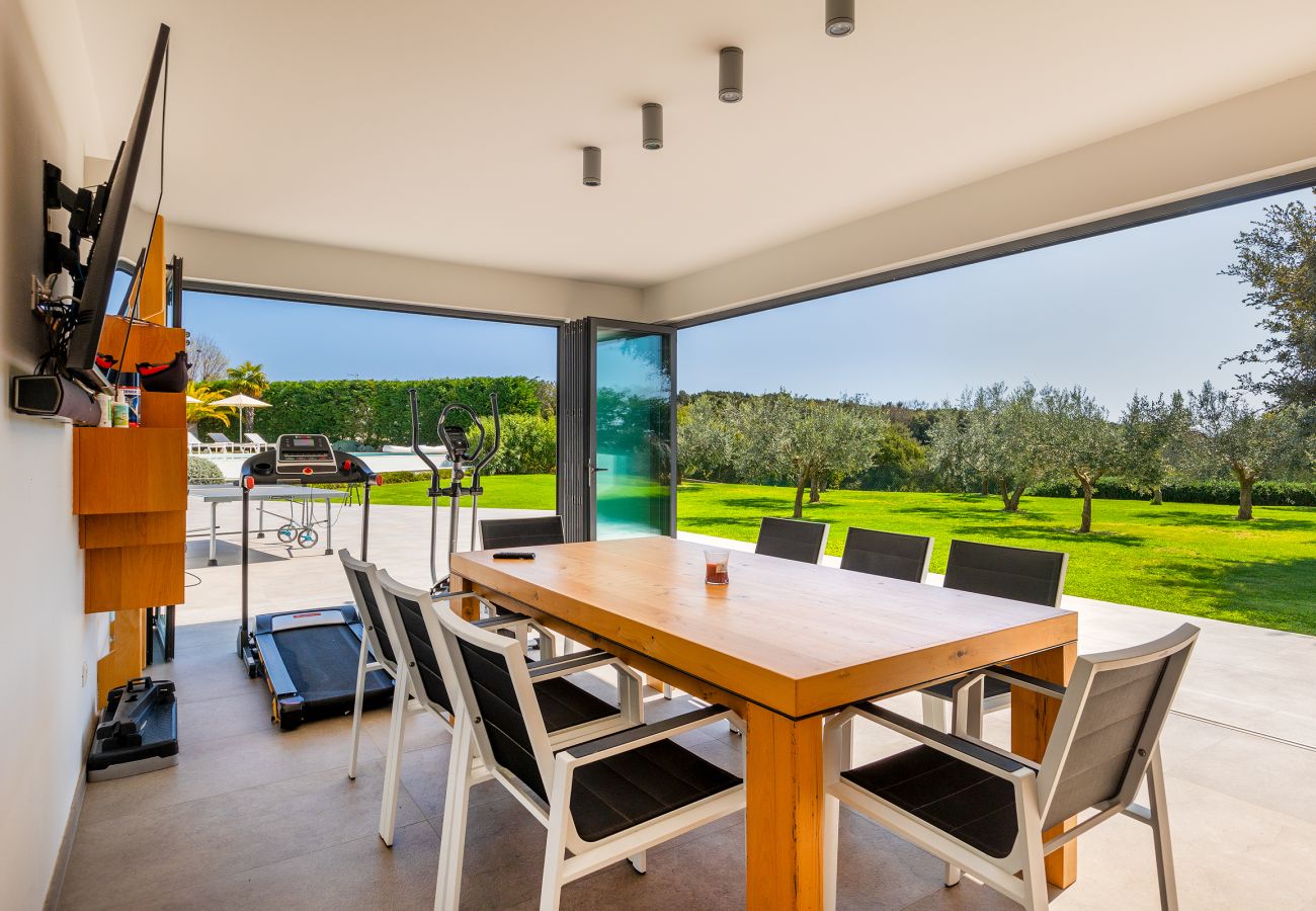 Villa a Vintijan - Luxury Villa PS Deluxe in Pula for 8 persons with 60 m2 heated pool, wellness & sea view