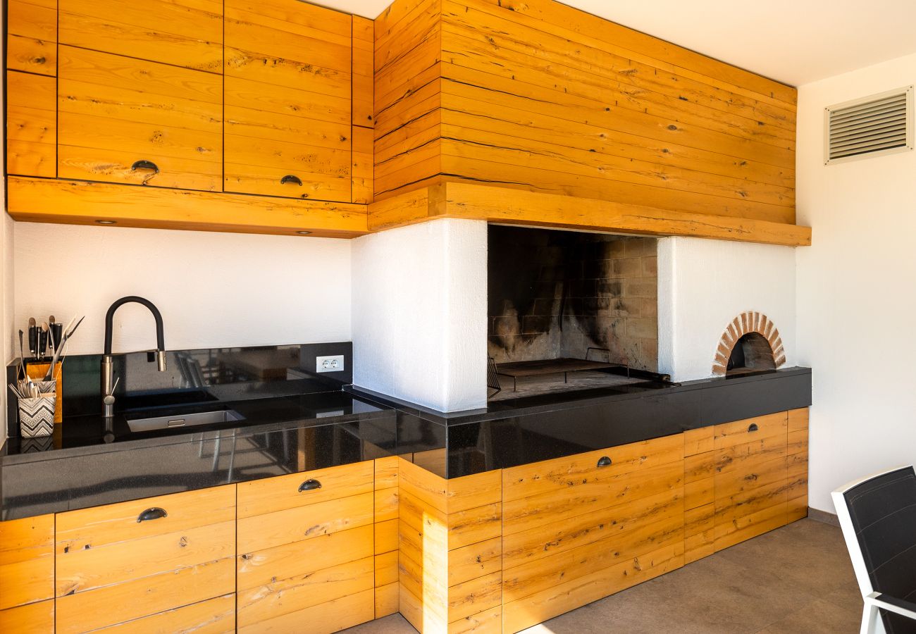 Villa a Vintijan - Luxury Villa PS Deluxe in Pula for 8 persons with 60 m2 heated pool, wellness & sea view