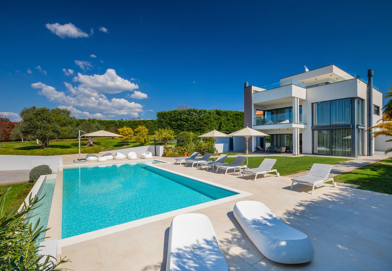 Villa a Vintijan - Luxury Villa PS Deluxe in Pula for 8 persons with 60 m2 heated pool, wellness & sea view