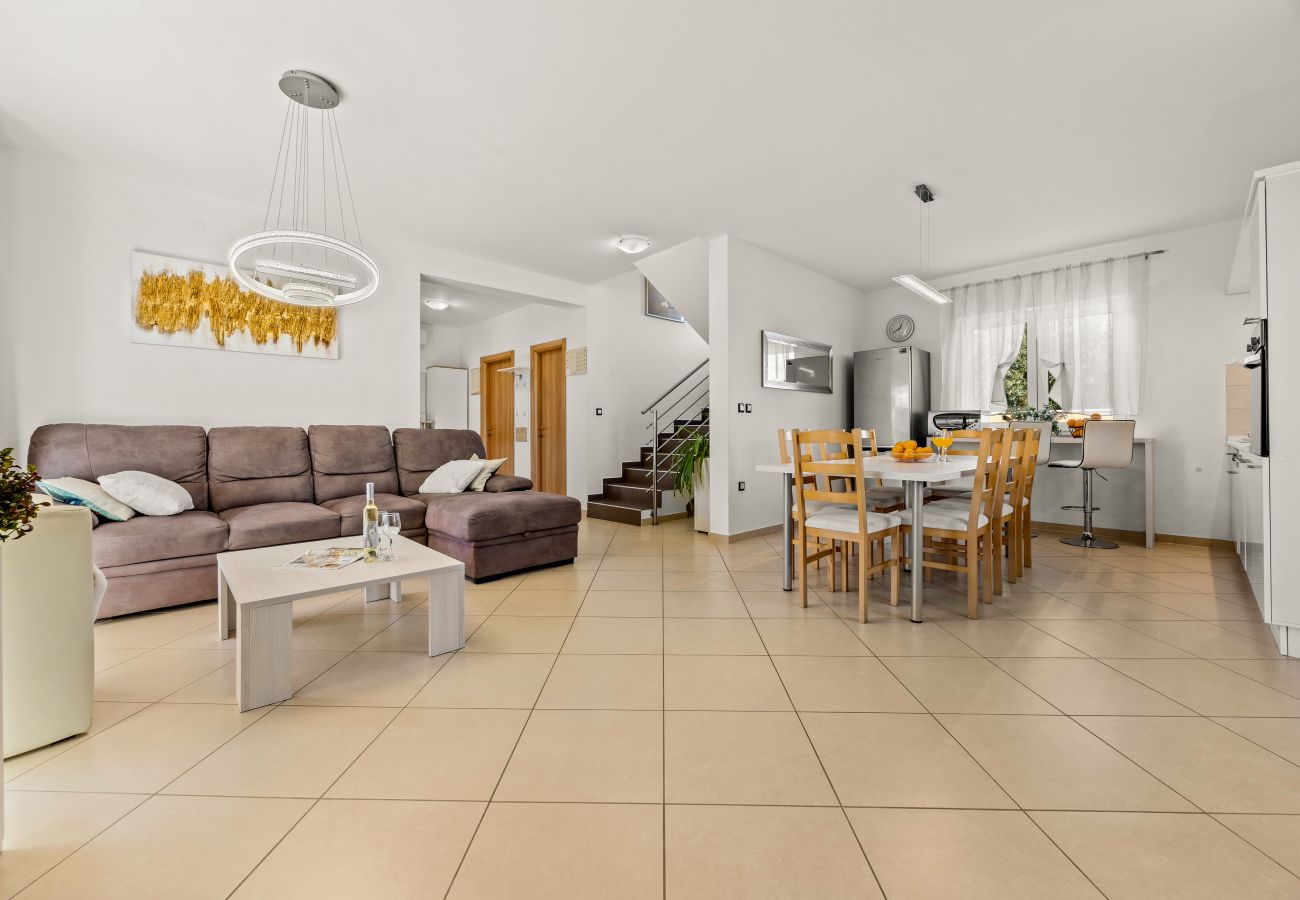 Villa a Pula - Villa Vesna for 6 persons near Pula with 32 m2 private pool, kids playground & free bikes