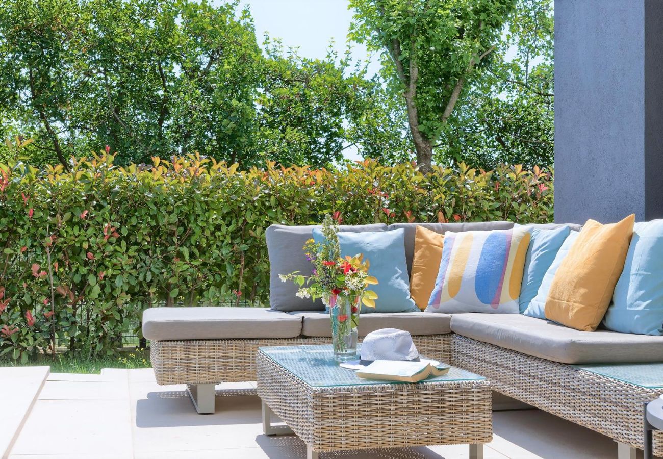 Villa a Rakalj - Villa Hedone in Rakalj for 6+2 persons with 45 m2 heated pool, wellness & recreational amenities